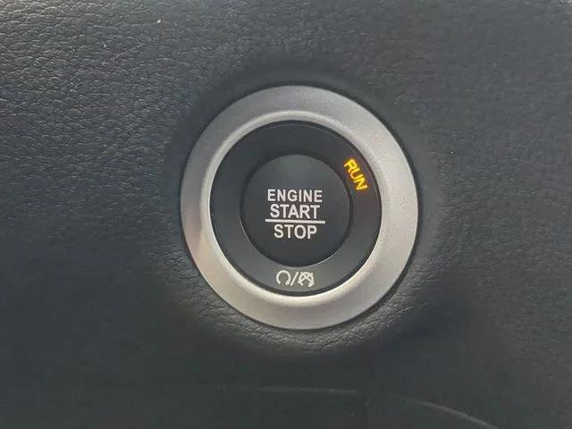 Certified 2023 Chrysler Pacifica Pinnacle FWD image 38