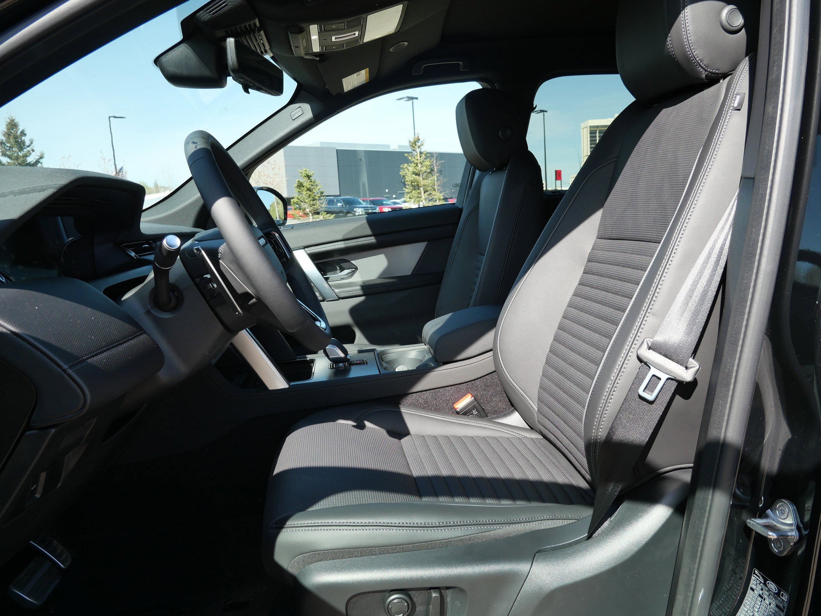 New 2026 Land Rover Discovery Sport Landmark AWD/4WD image 3