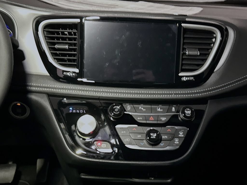 New 2027 Chrysler Pacifica Select FWD image 11