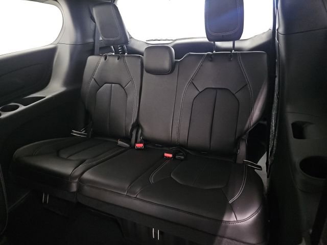 New 2026 Chrysler Pacifica Select AWD/4WD image 22