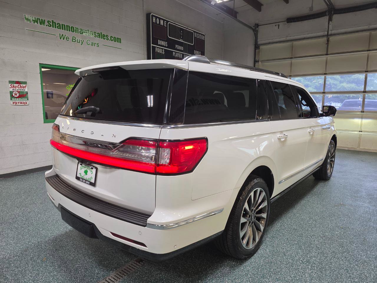 Used 2021 Lincoln Navigator L Reserve w/ Luxury Package AWD/4WD image 6