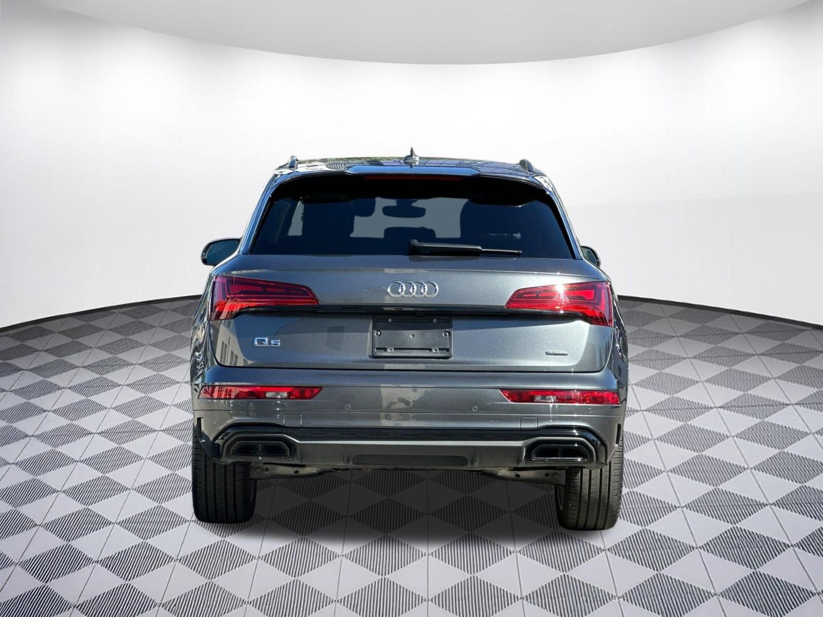 Used 2025 Audi Q5 2.0T Premium w/ Convenience Plus Package AWD/4WD image 9