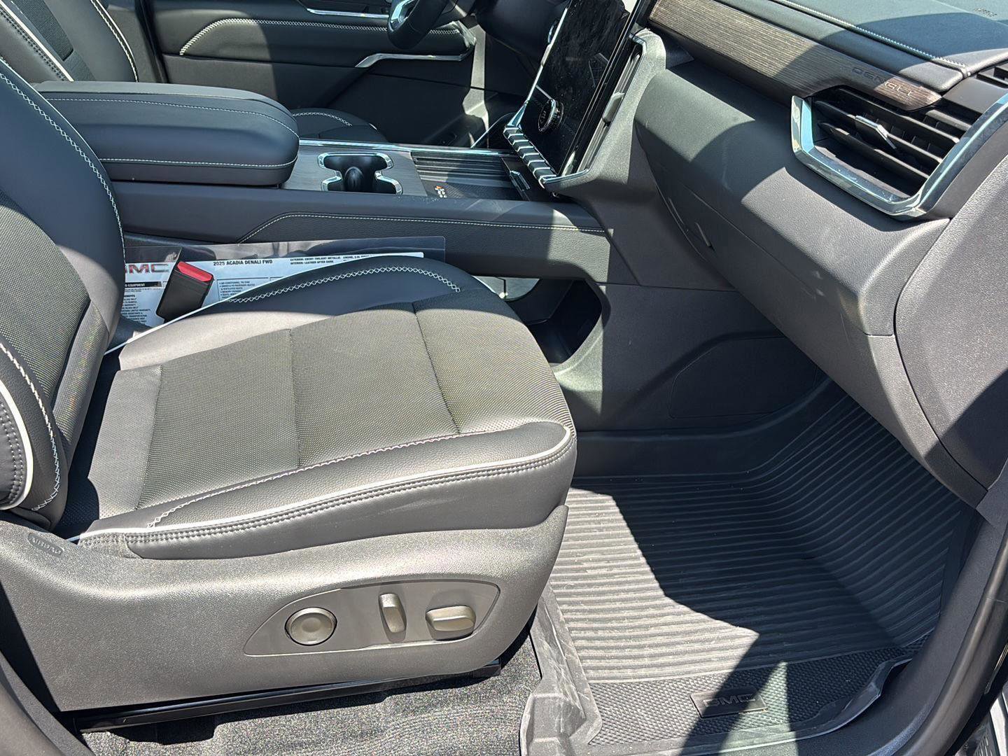 New 2025 GMC Acadia Denali w/ Super Cruise Package image 24