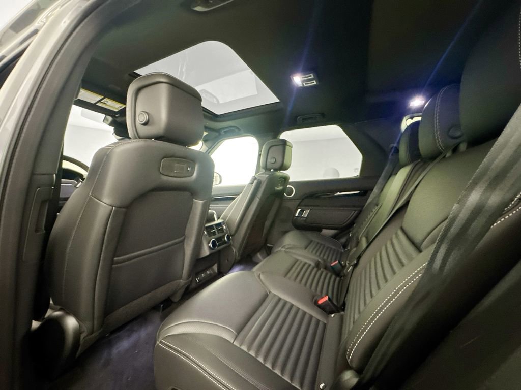 New 2026 Land Rover Discovery S AWD/4WD image 23