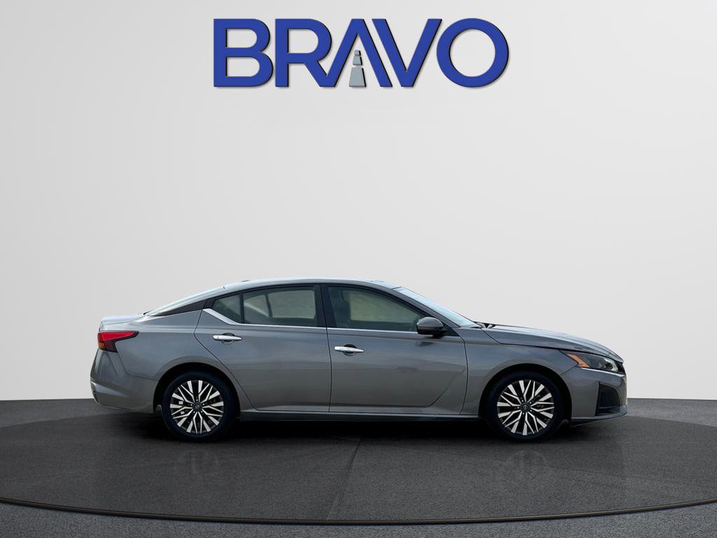 Used 2023 Nissan Altima 2.5 SV image 4