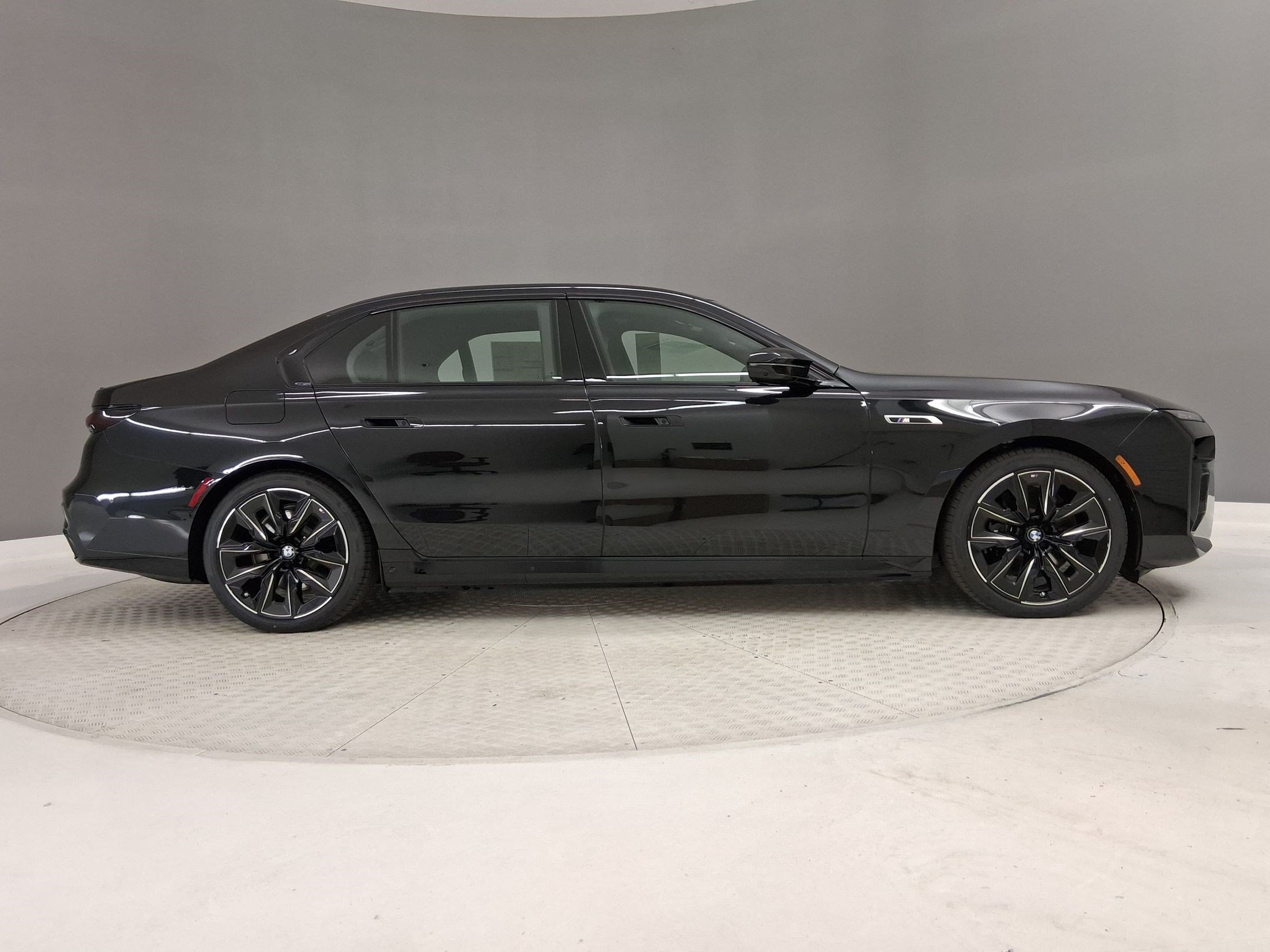 New 2026 BMW i7 M70 w/ Executive Package AWD/4WD image 6