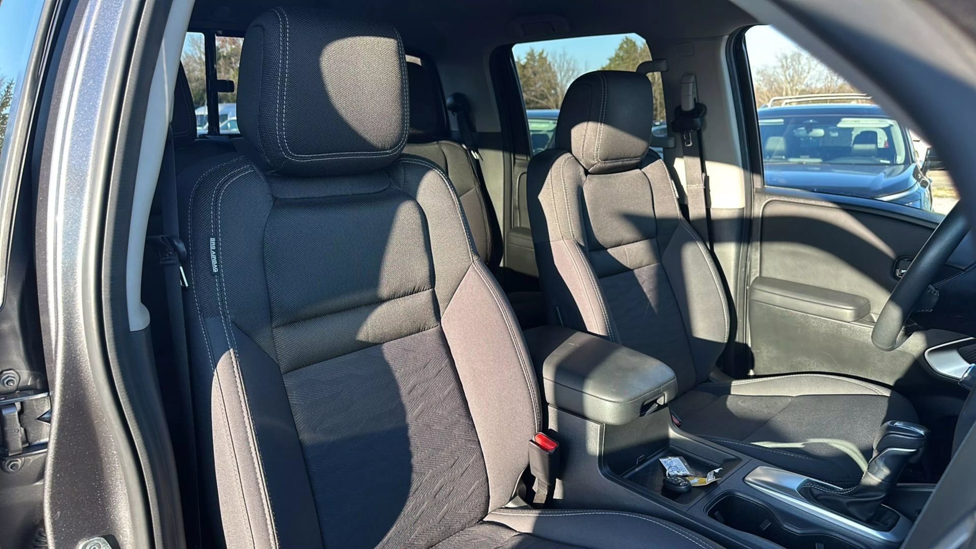 Used 2022 Nissan Frontier SV image 16