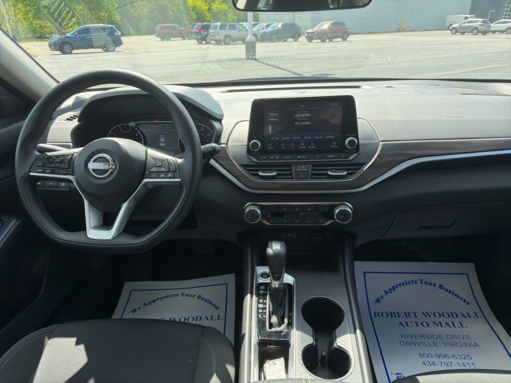 Used 2025 Nissan Altima 2.5 SV image 15