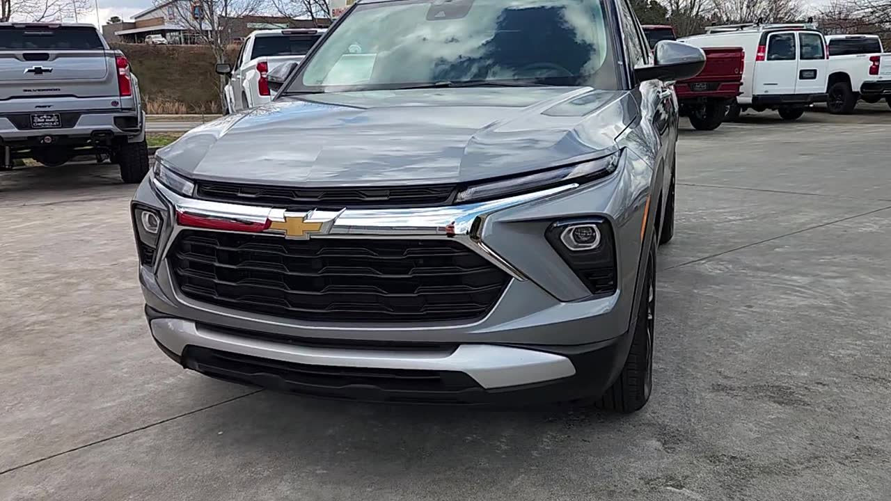 Used 2024 Chevrolet TrailBlazer LT w/ Driver Confidence Package image 2