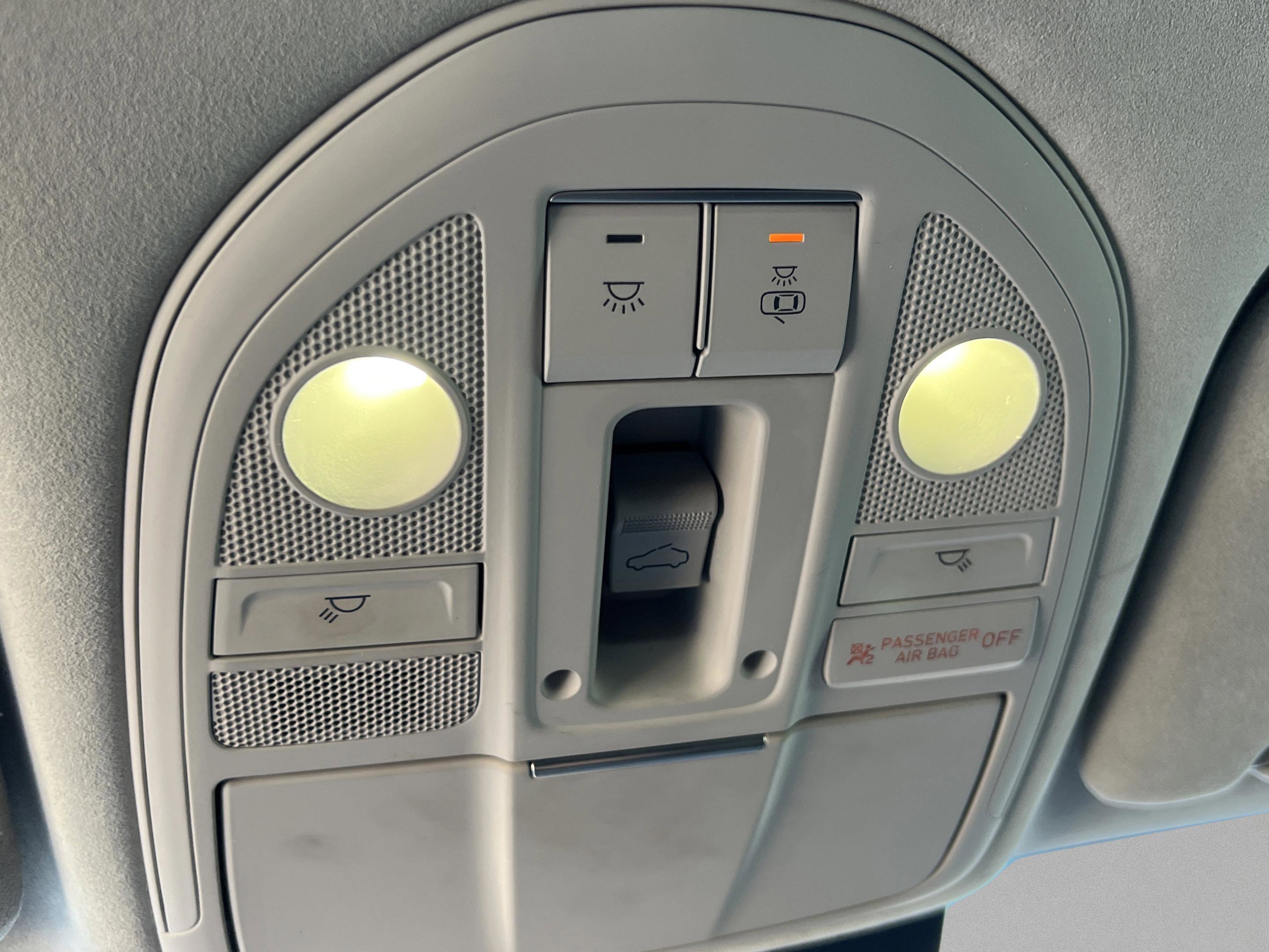 Used 2020 Genesis G70 2.0T image 27