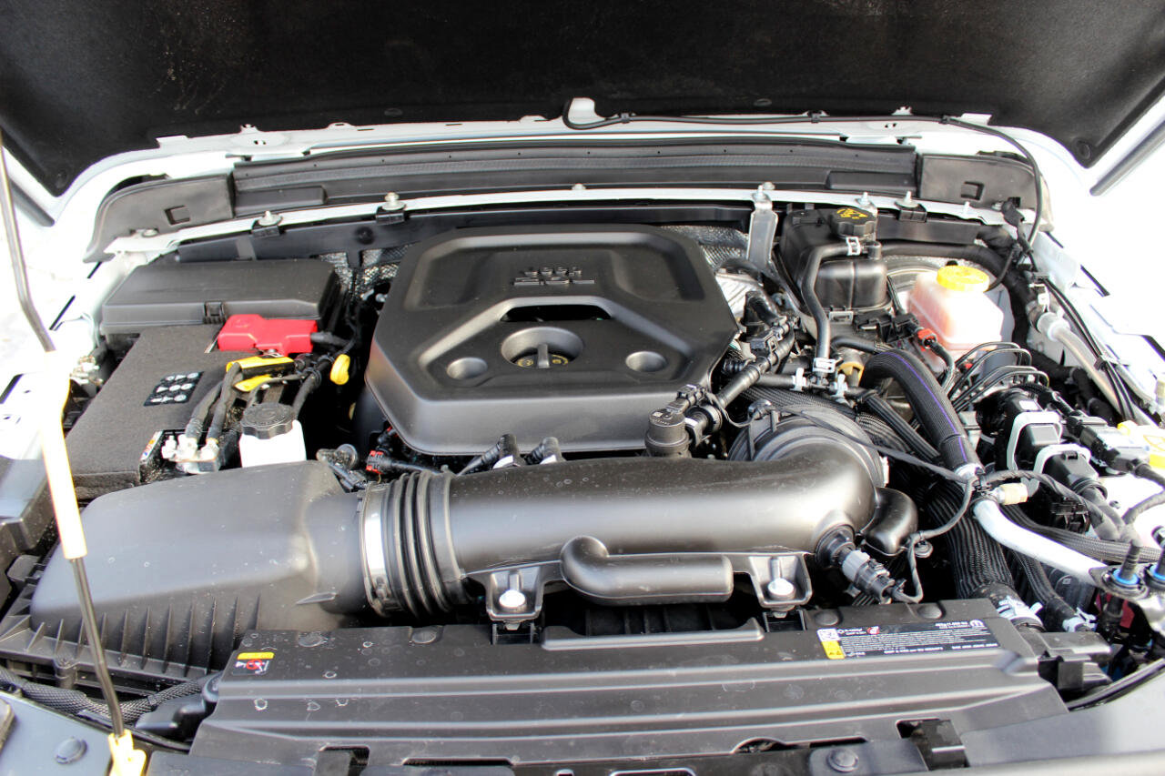 Used 2025 Jeep Wrangler Sahara image 23