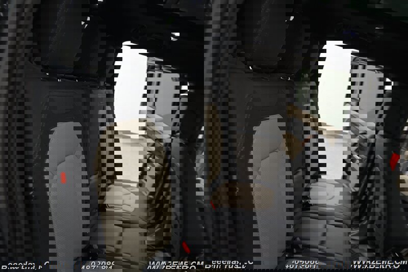 Used 2023 Land Rover Defender 130 X image 23