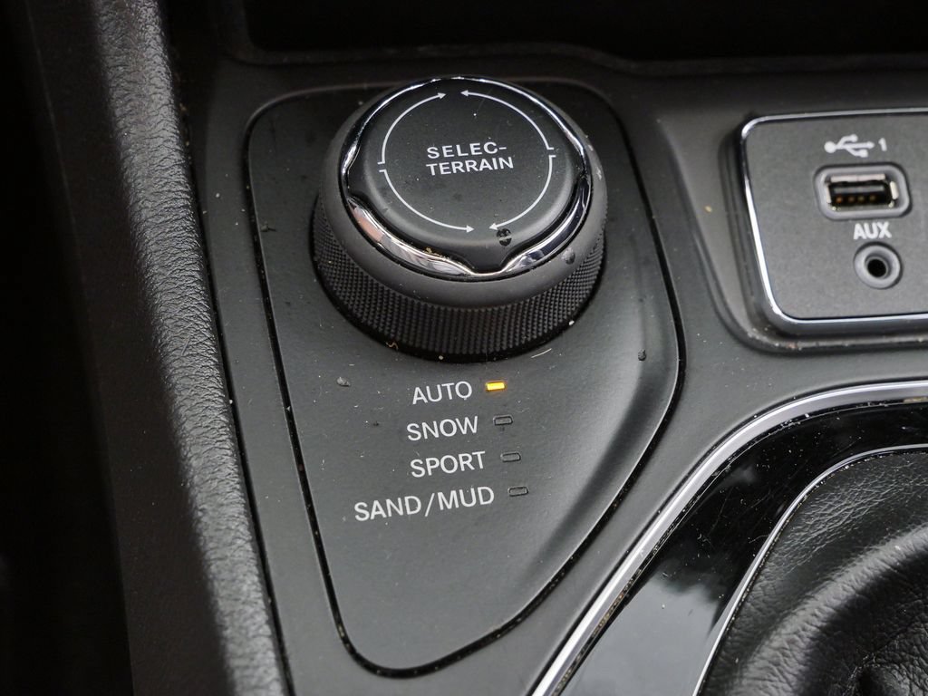 Certified 2020 Jeep Cherokee Limited AWD/4WD image 25