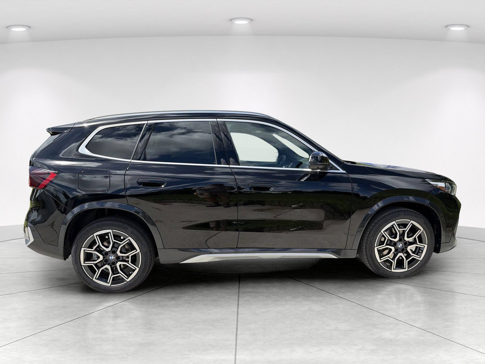 New 2026 BMW X1 xDrive28i w/ Technology Package AWD/4WD image 3