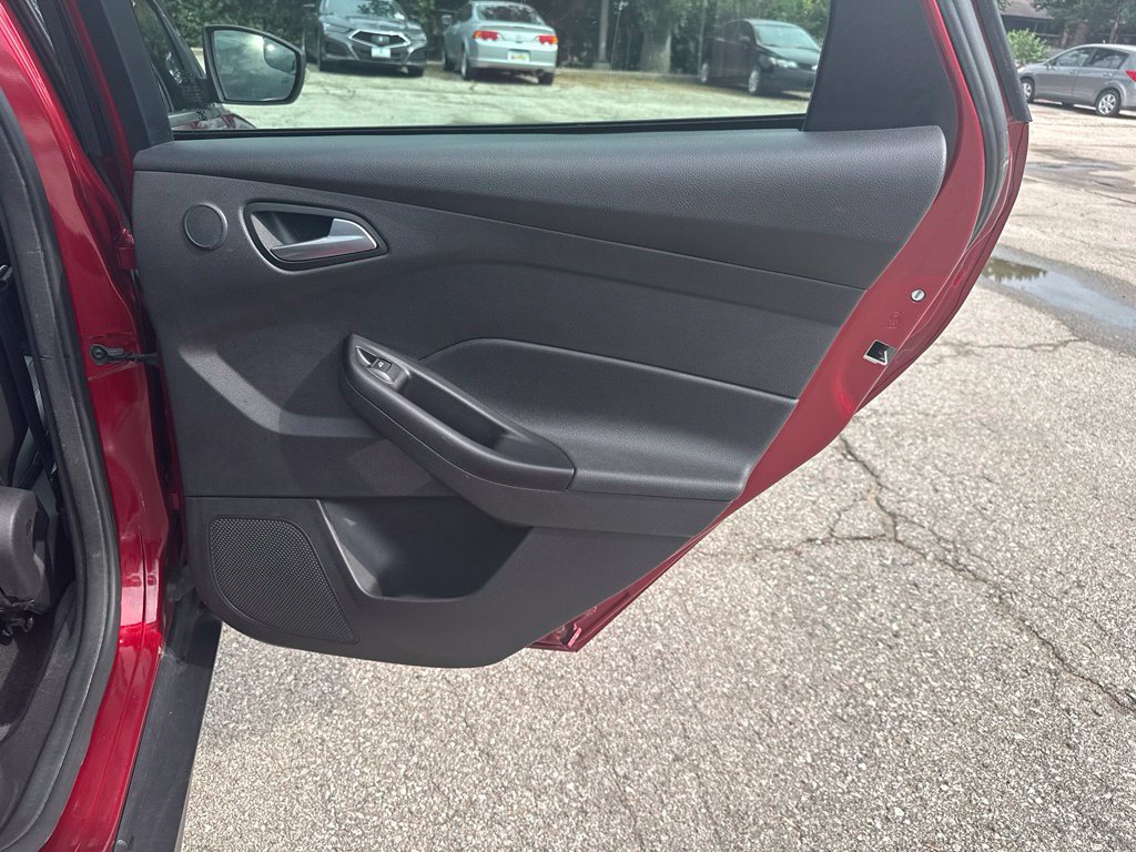 Used 2013 Ford Focus SE FWD image 36