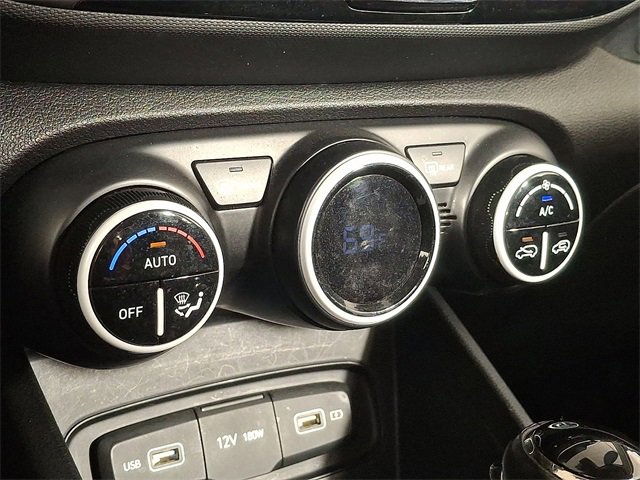 Used 2022 Hyundai Venue Limited image 15