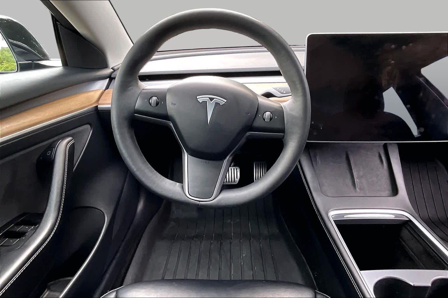 Used 2022 Tesla Model 3 Standard Range RWD image 5