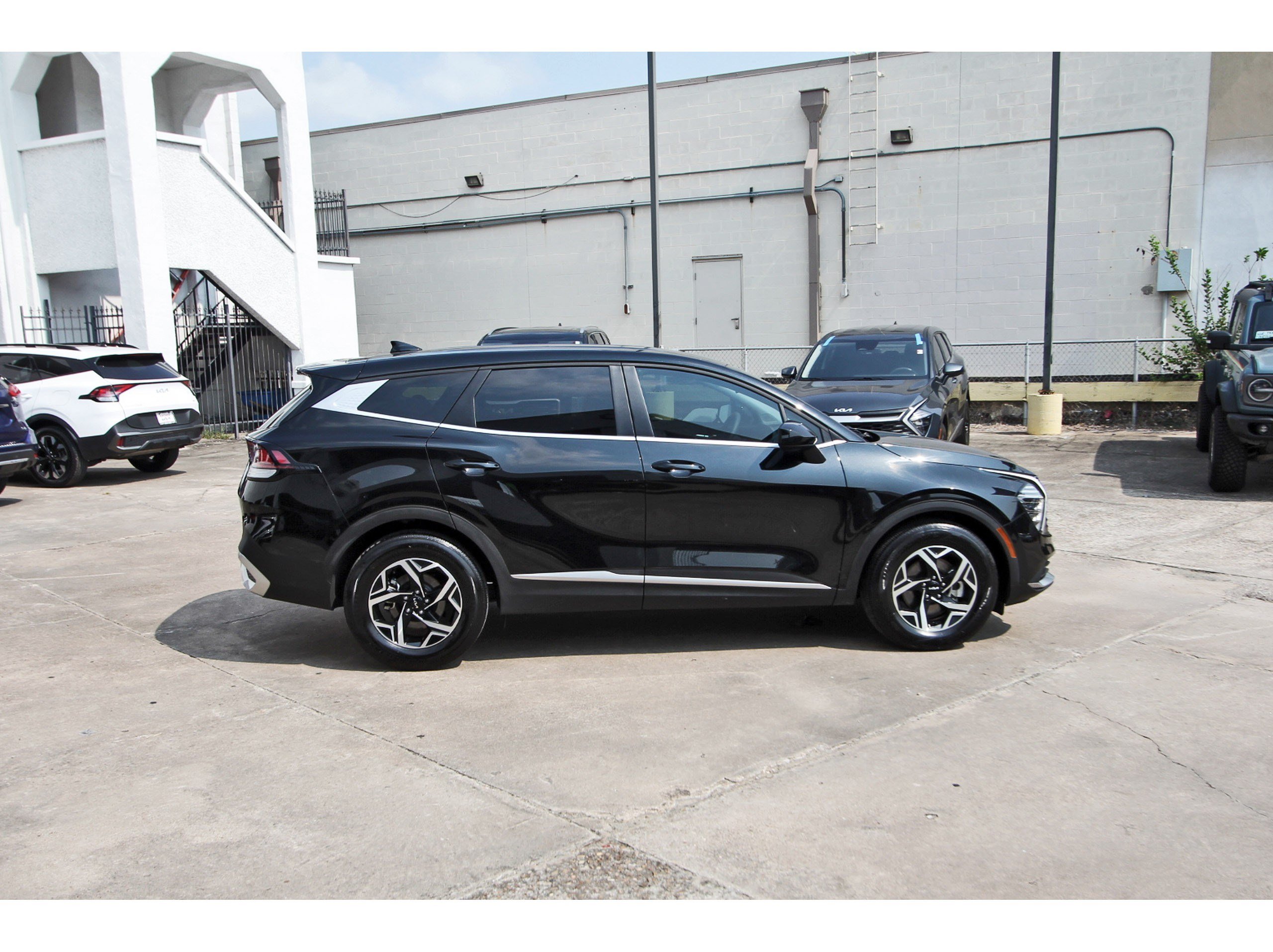 Certified 2025 Kia Sportage LX FWD image 8