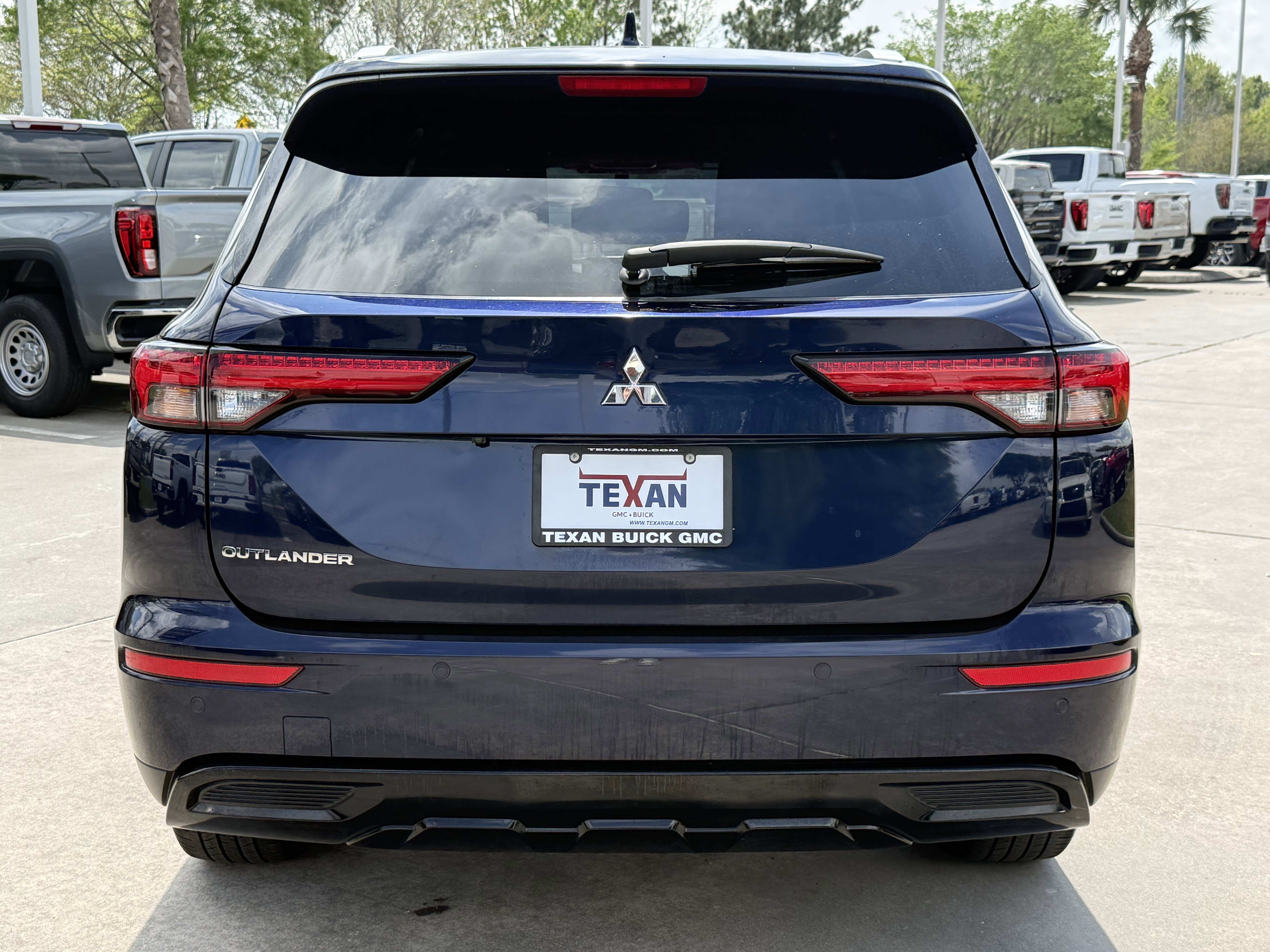 Used 2022 Mitsubishi Outlander SE image 6