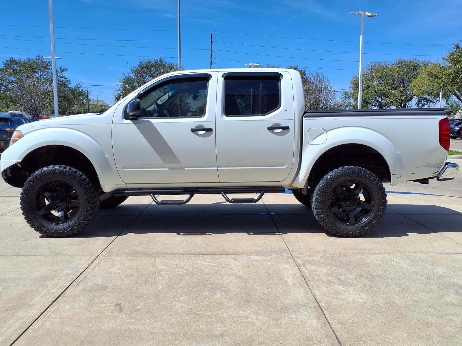 Used 2018 Nissan Frontier SV image 22