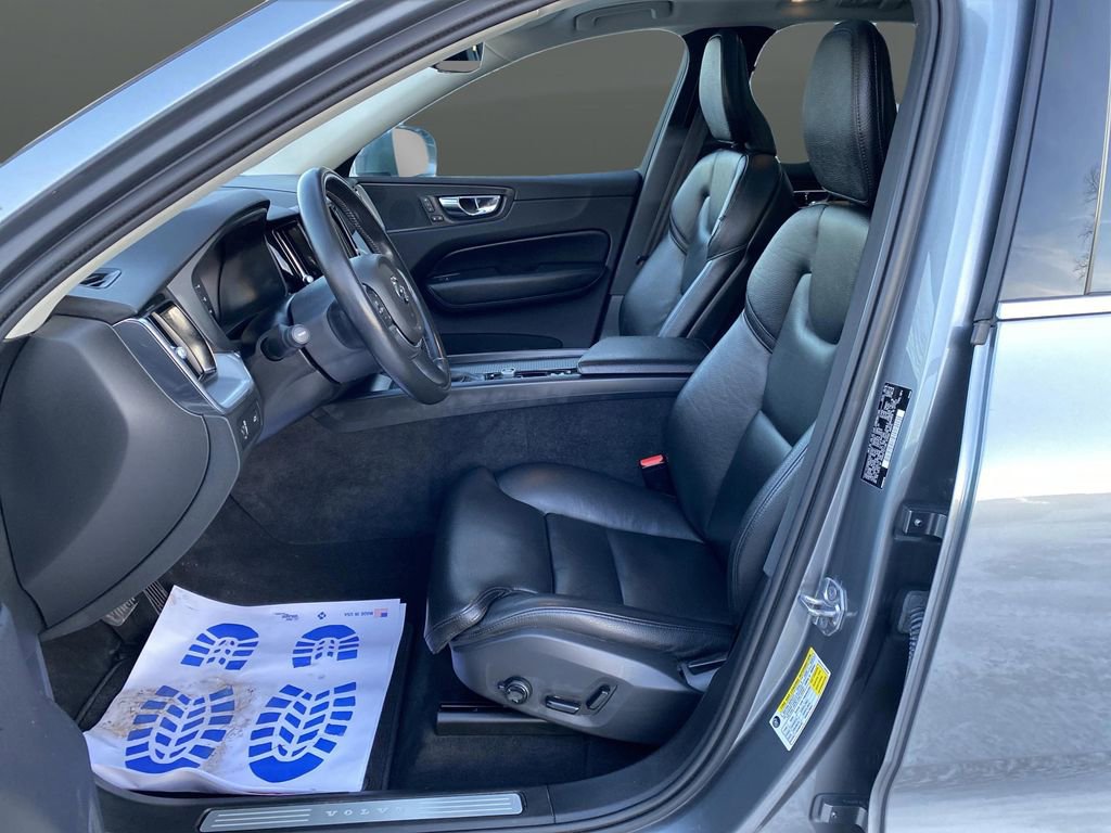 Used 2019 Volvo XC60 T5 Momentum w/ Premium Package image 4