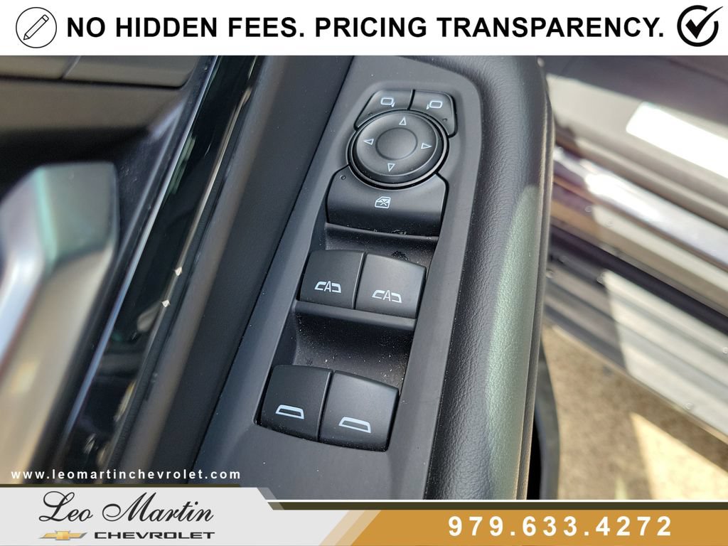 Used 2025 Chevrolet Suburban LT RWD image 19