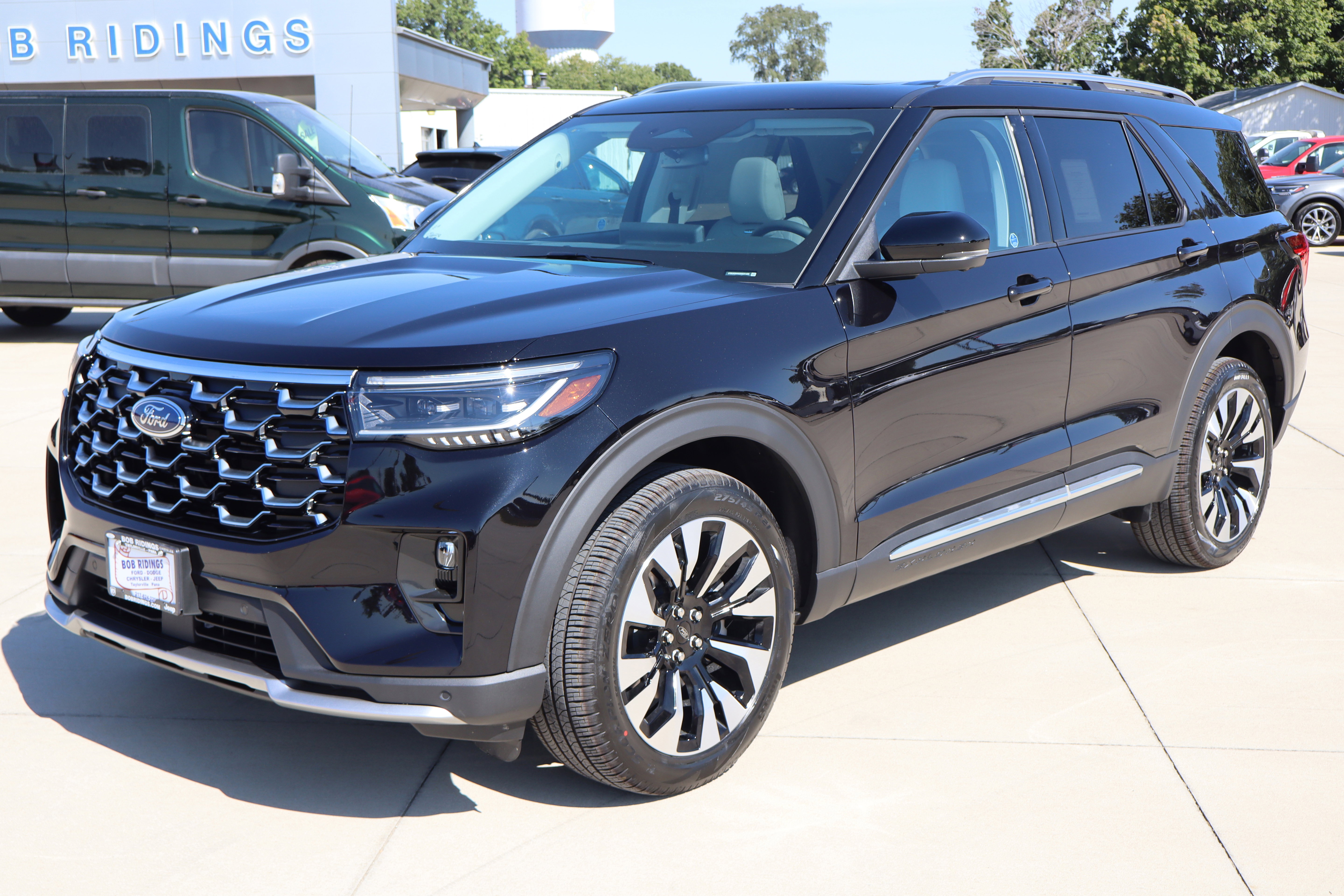 New 2025 Ford Explorer Platinum image 1
