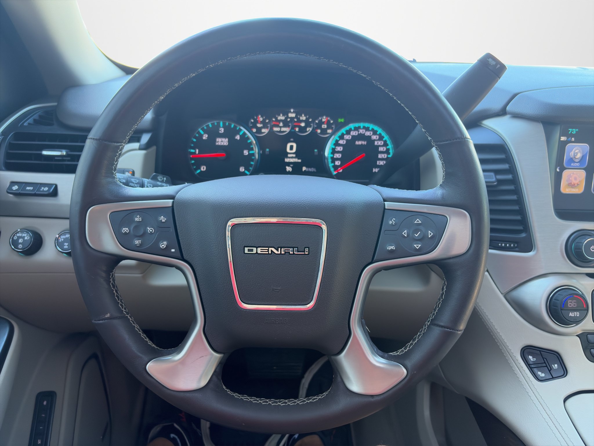 Used 2019 GMC Yukon XL Denali AWD/4WD image 13