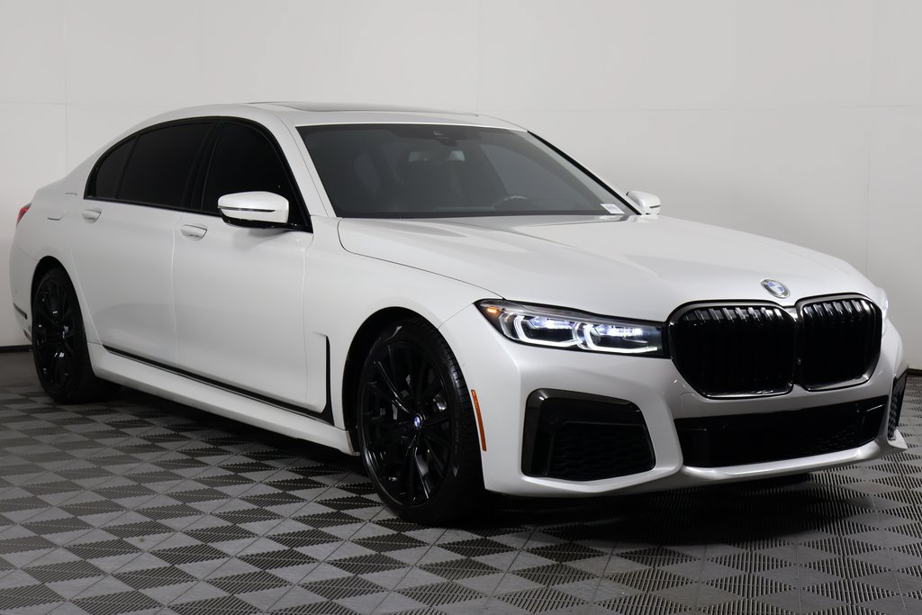 Used 2021 BMW 740i w/ M Sport Package RWD image 3