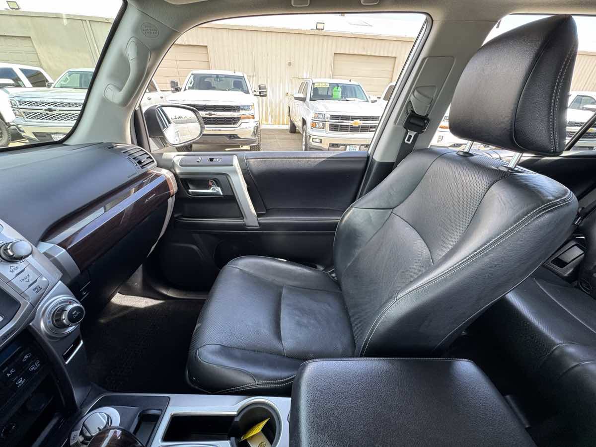 Used 2018 Toyota 4Runner Limited AWD/4WD image 33