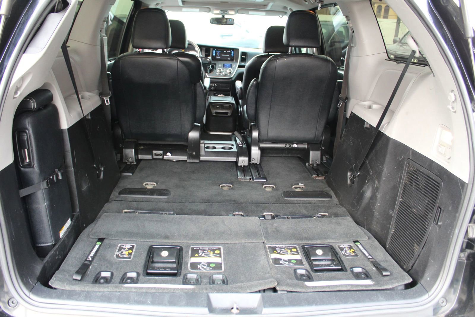 Used 2017 Toyota Sienna SE Premium FWD image 35