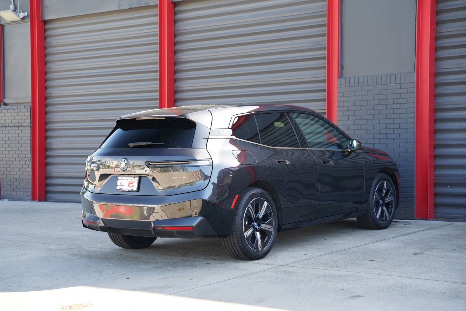 Used 2023 BMW iX xDrive50 w/ Sport Package image 6