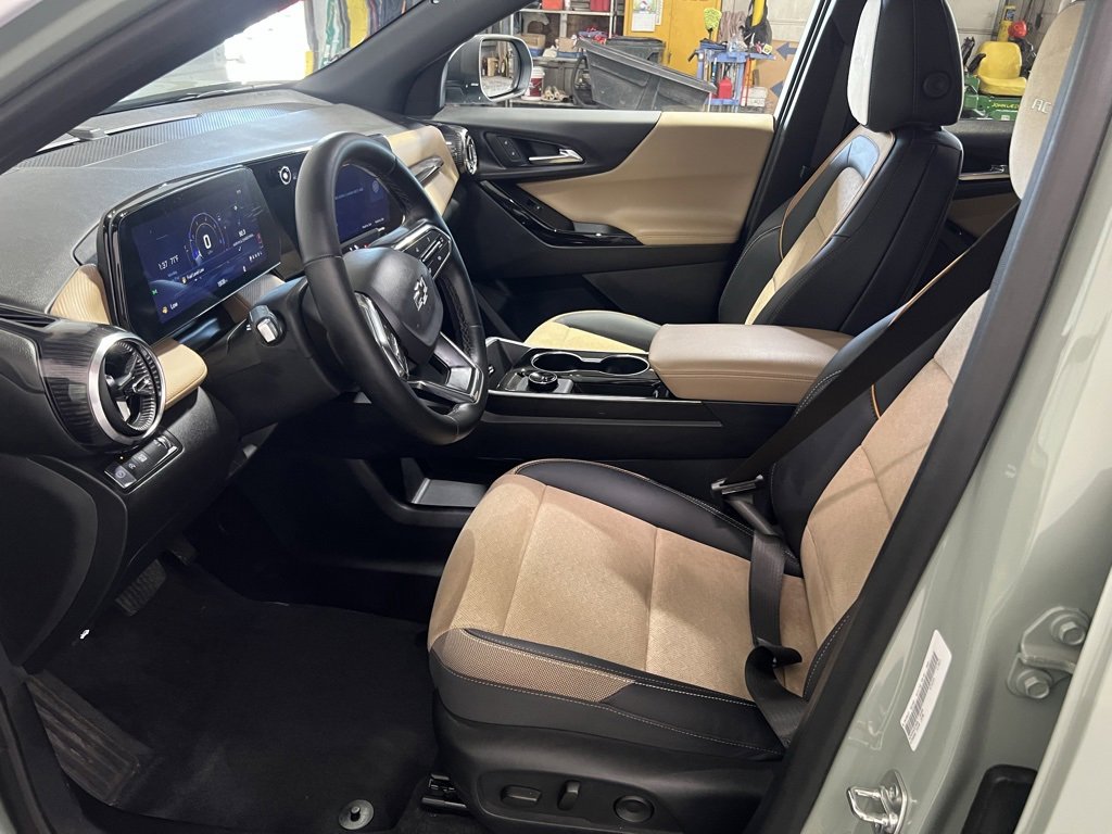 Certified 2025 Chevrolet Equinox ACTIV w/ Safety and Technology Package image 6