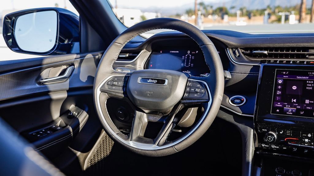 New 2025 Jeep Grand Cherokee L Altitude image 16