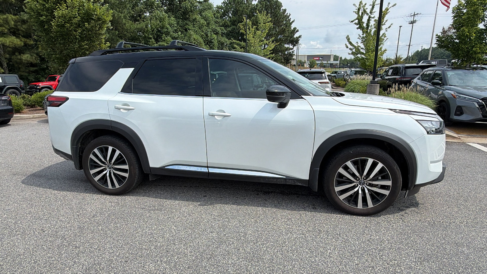 Used 2025 Nissan Pathfinder Platinum w/ Cargo Package FWD image 7