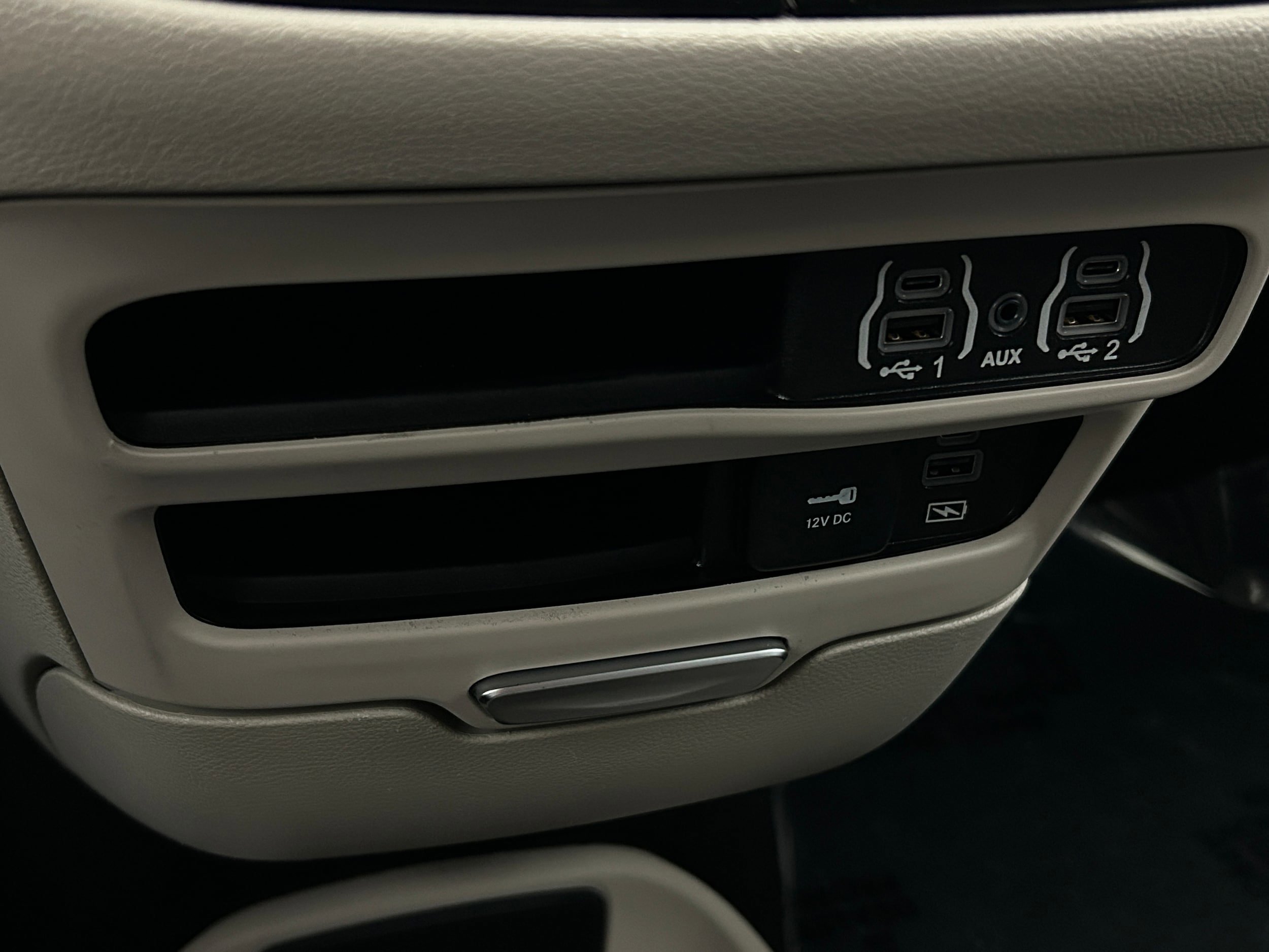 Used 2022 Chrysler Pacifica Touring-L FWD image 11