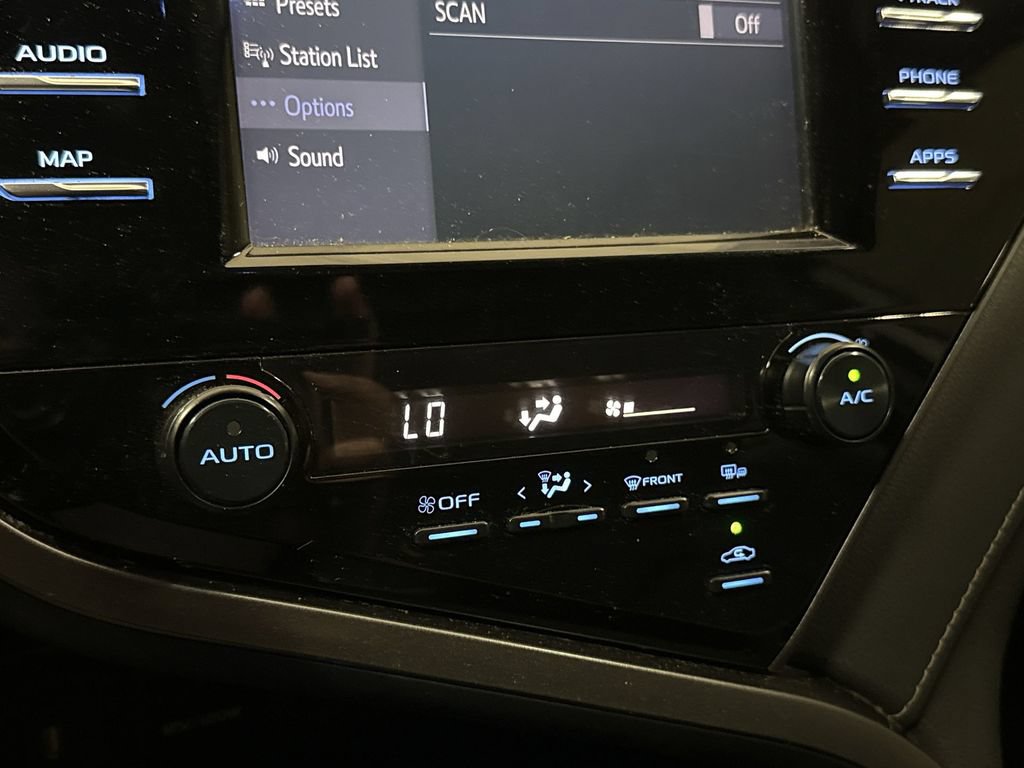 Used 2019 Toyota Camry SE w/ Convenience Package FWD image 16