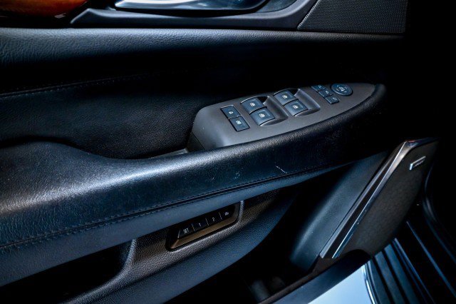 Used 2017 Cadillac Escalade Luxury AWD/4WD image 16