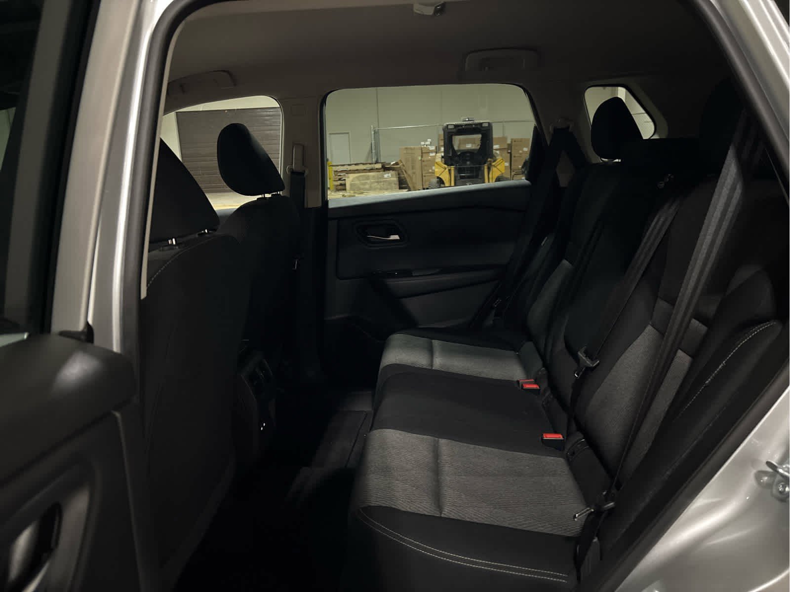 Used 2025 Nissan Rogue SV image 8