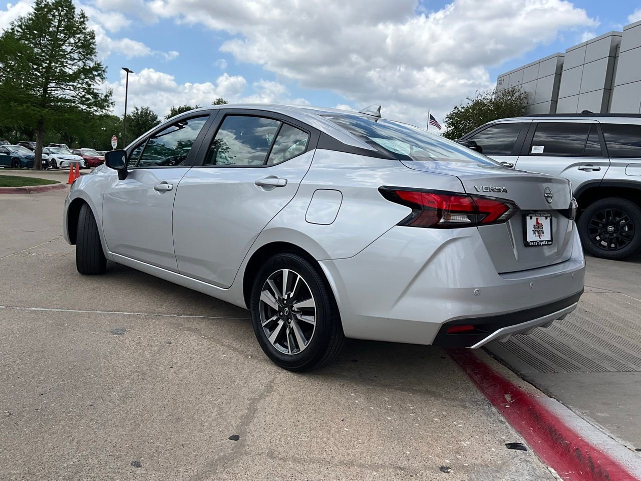 Used 2025 Nissan Versa SV image 8