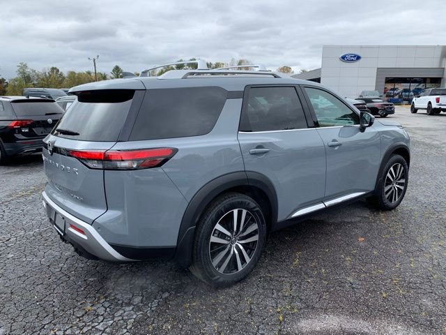 Used 2024 Nissan Pathfinder Platinum w/ Cargo Package image 5