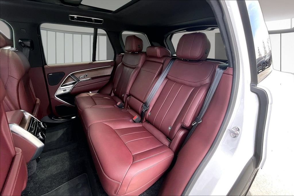 Used 2025 Land Rover Range Rover SE image 20