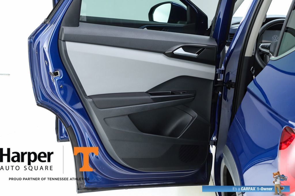 Used 2023 Volkswagen Taos SE w/ Panoramic Sunroof Package image 17
