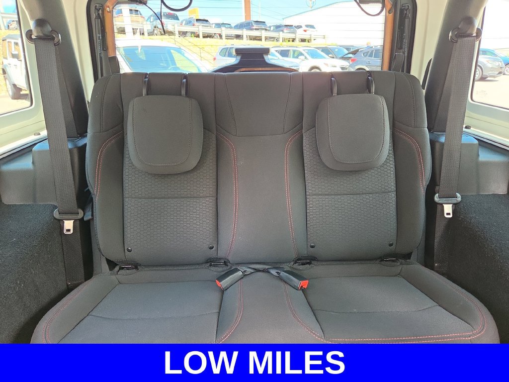 Used 2021 Jeep Wrangler Rubicon w/ Cold Weather Group AWD/4WD image 14