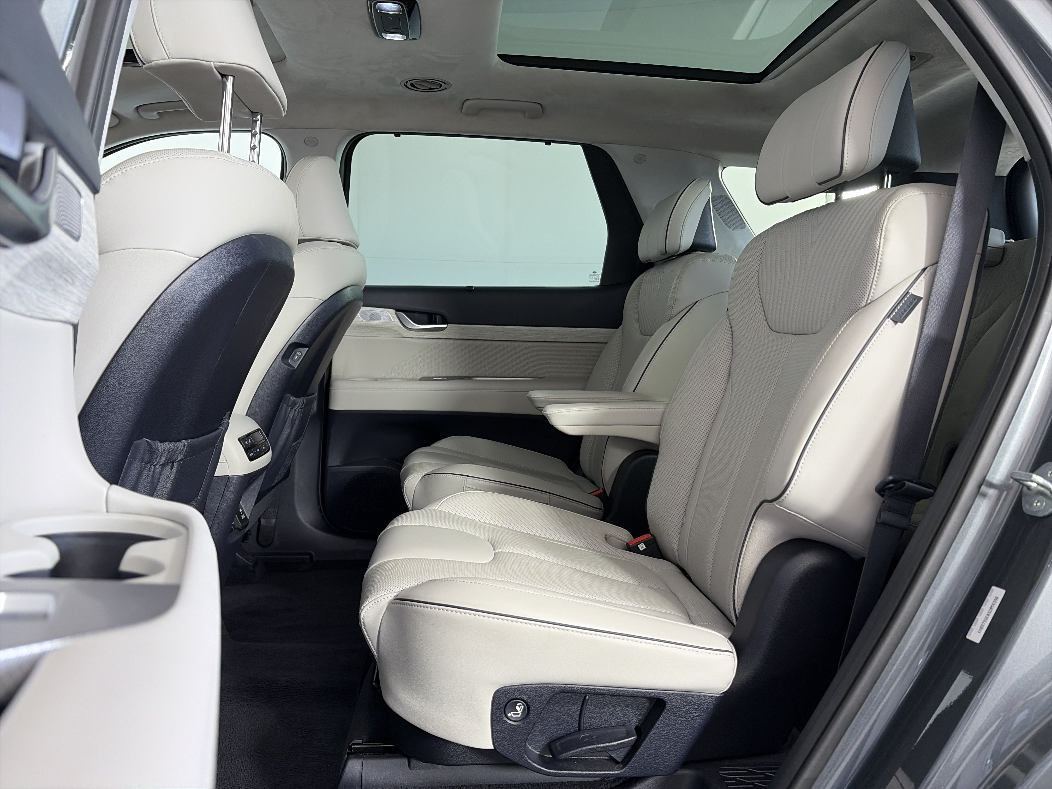 Certified 2025 Hyundai Palisade Calligraphy AWD/4WD image 7