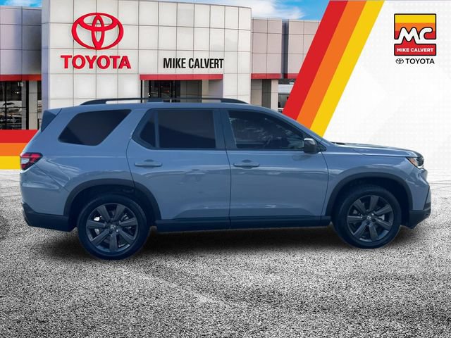 Used 2025 Honda Pilot Sport image 6