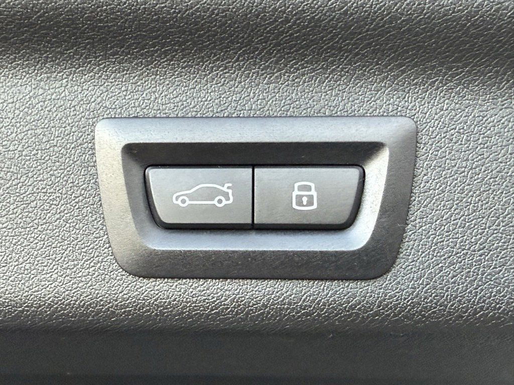 Certified 2025 BMW X1 M35i w/ Premium Package image 17