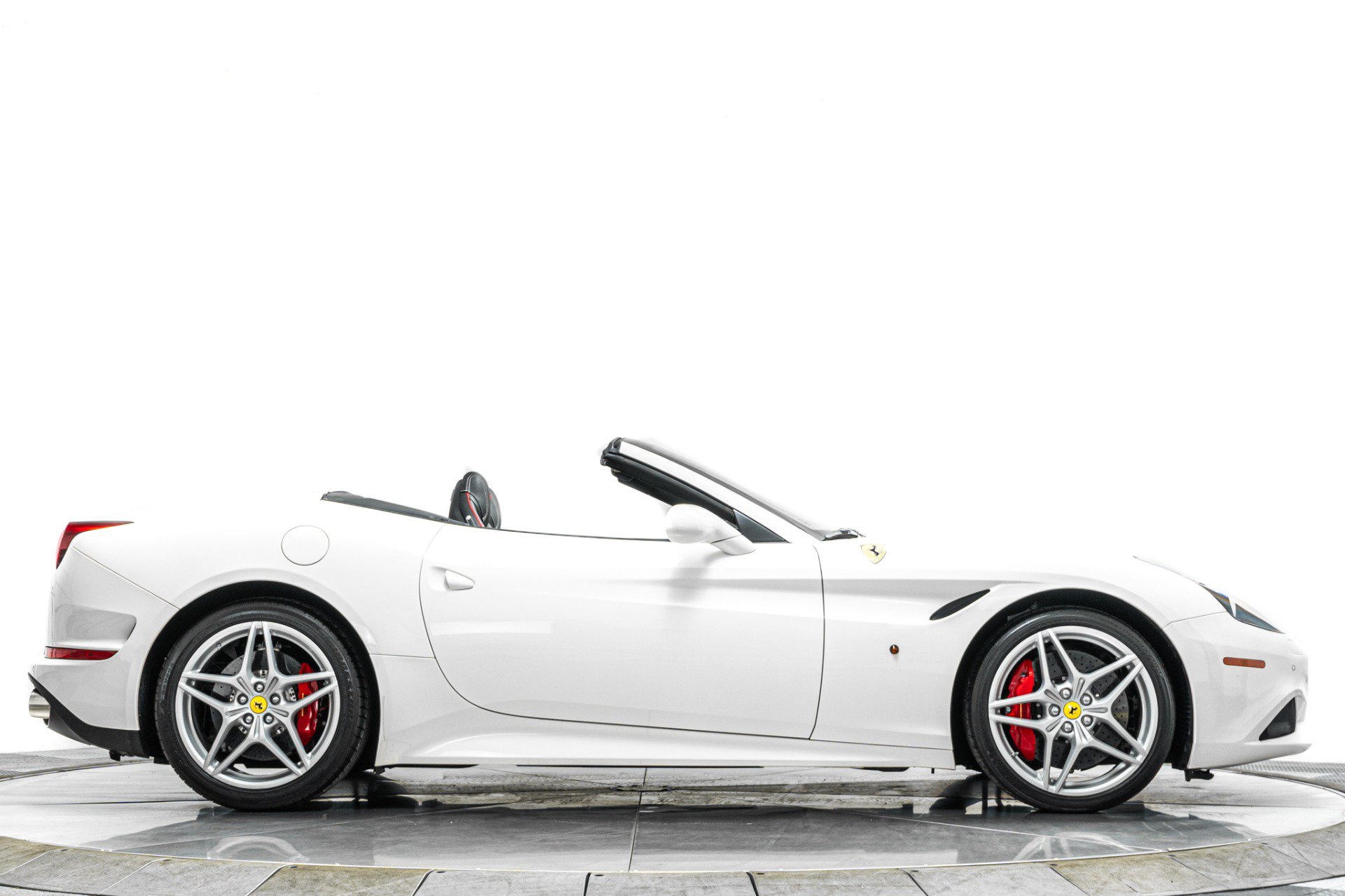 Used 2016 Ferrari California T RWD image 50