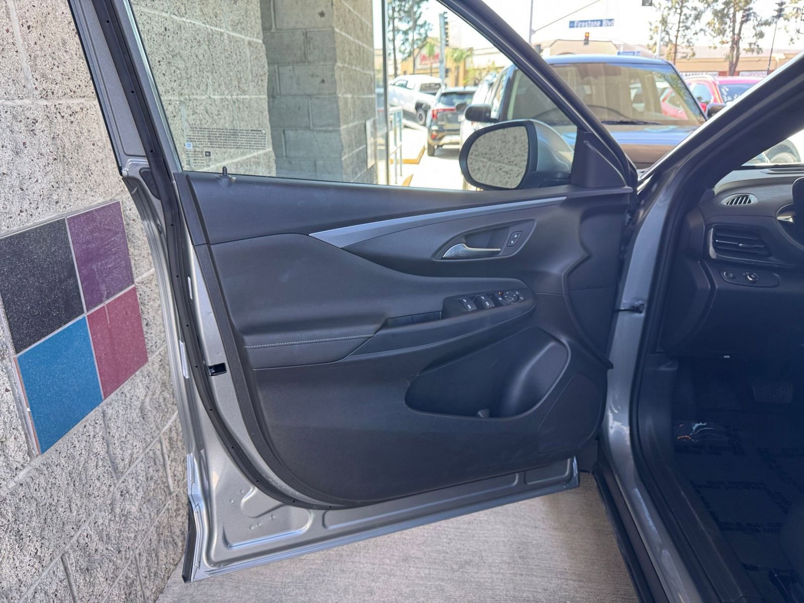 Used 2025 Buick Envista Preferred image 18