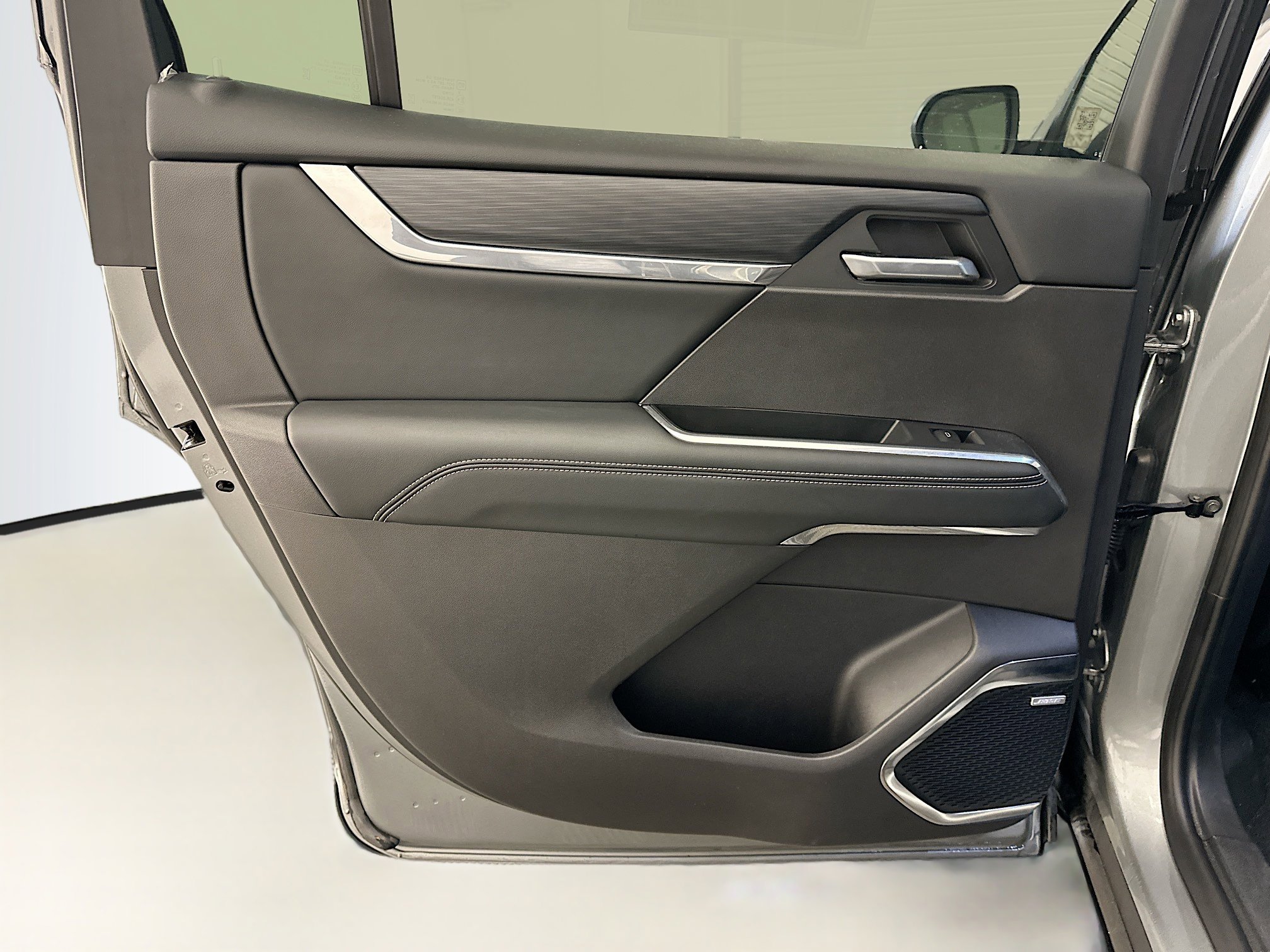 Used 2025 GMC Acadia Elevation image 27